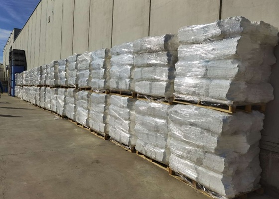 bloques compactados de corcho blanco apilados