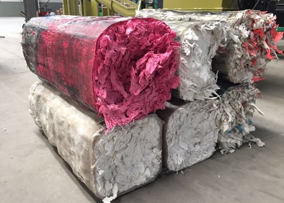 Bloques comprimidos de rollo de PE apilados