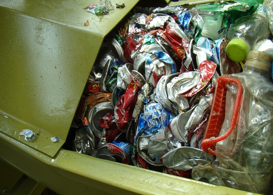 compactación de latas de aluminio