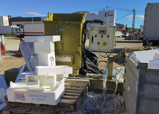 compactadora para reciclar cajas de pescado