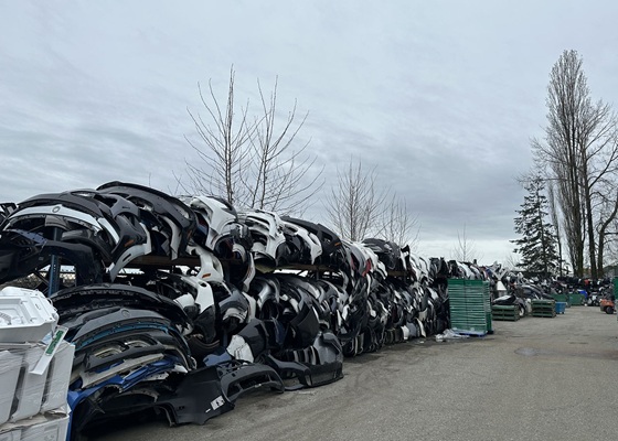 piezas de automóviles de EPP desechadas