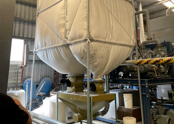 Sistema de mezcla de material reciclado y virgen